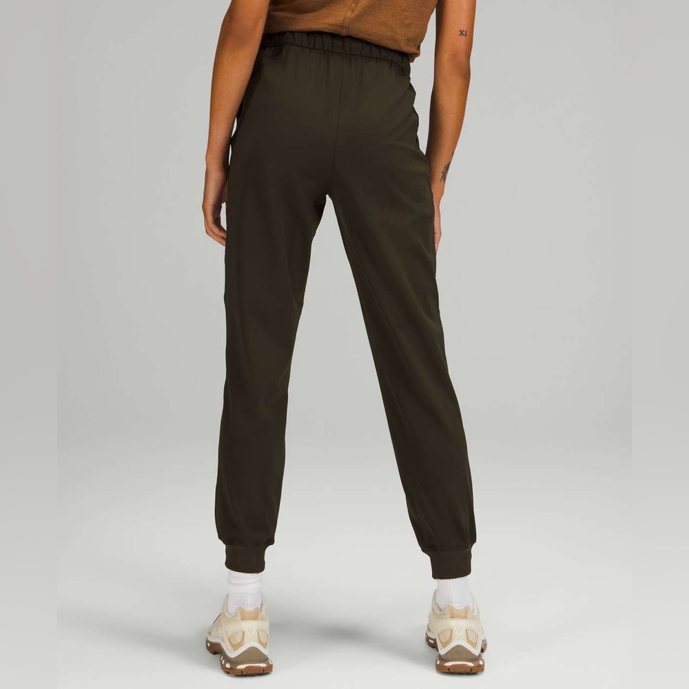 Lululemon Stretch High-Rise Jogger *Full Length in Dark Olive Size 14 - Picture 2 of 8